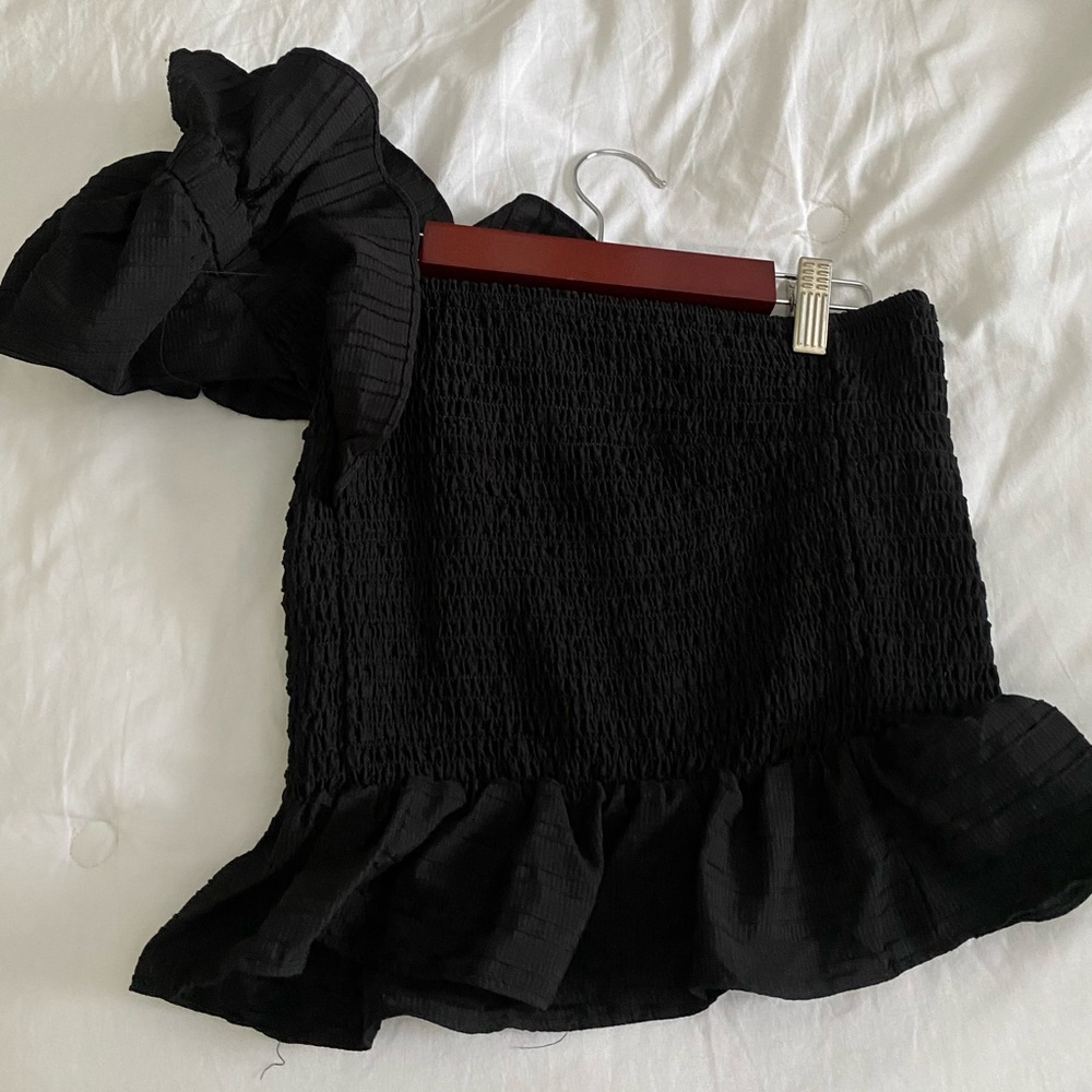 one shoulder puff sleeve top